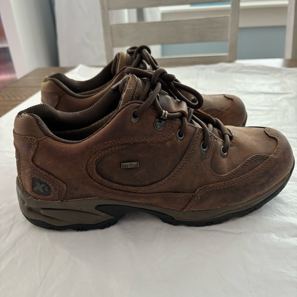 Cabela’s hiking low boots brown rubbed dry leather waterproof SZ 9 D Worn once main image 11